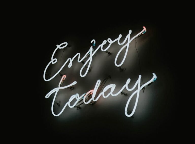 47+ Short Aesthetic Blue Quotes for Instagram to Inspire Your Feed