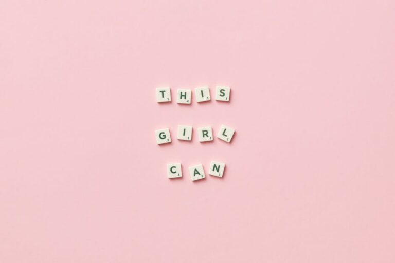 47+ Short Inspirational Quotes for Girls to Boost That Confident Attitude Aesthetic