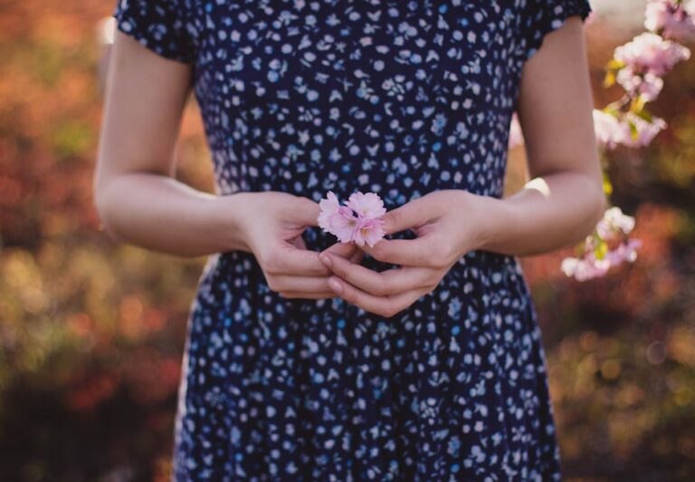 40+ Heartfelt Words of Sympathy for the Loss of a Sister: Condolence Messages to Share