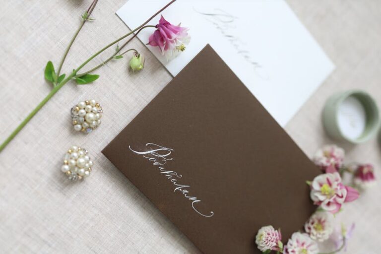 35+ Thoughtful Sympathy Card Messages for Acquaintances and Strangers