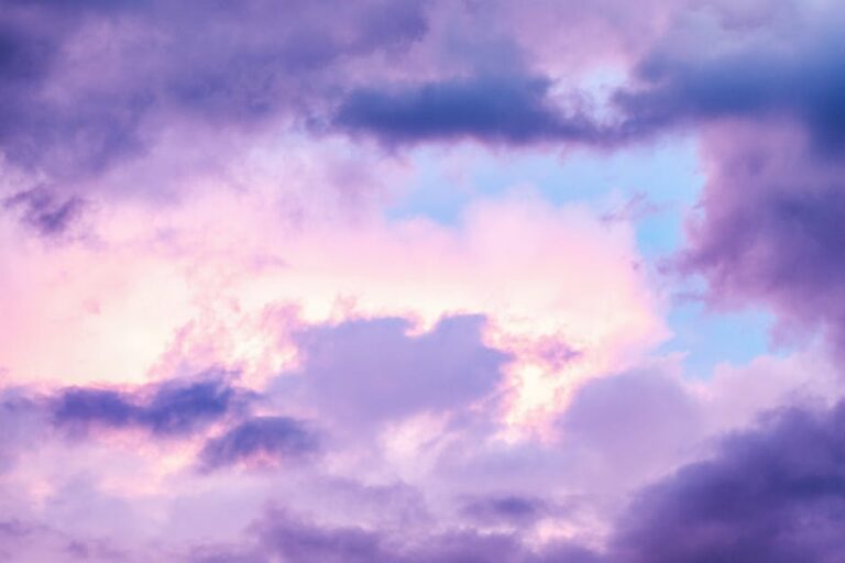 47+ Short Cloud Quotes and Sayings for that Cloudy Sky Aesthetic