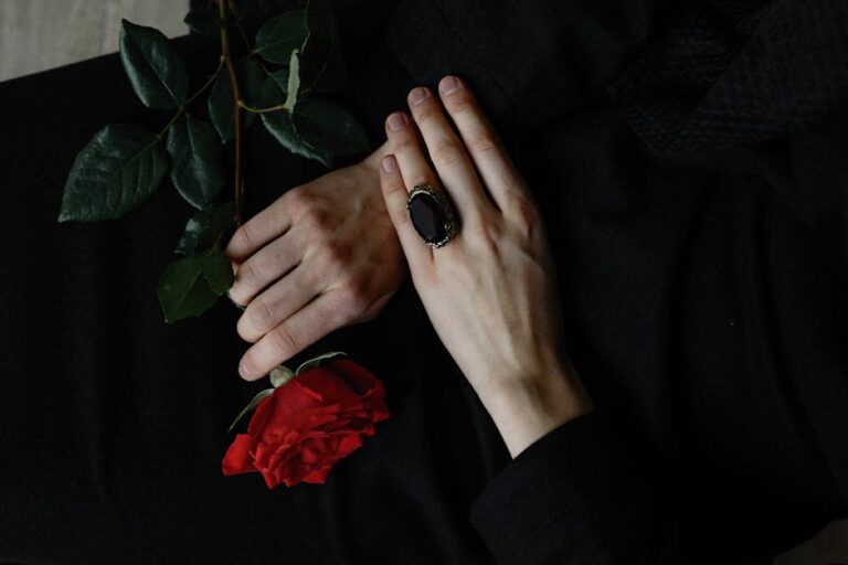 35+ Heartfelt Sympathy Messages for the Loss of a Niece